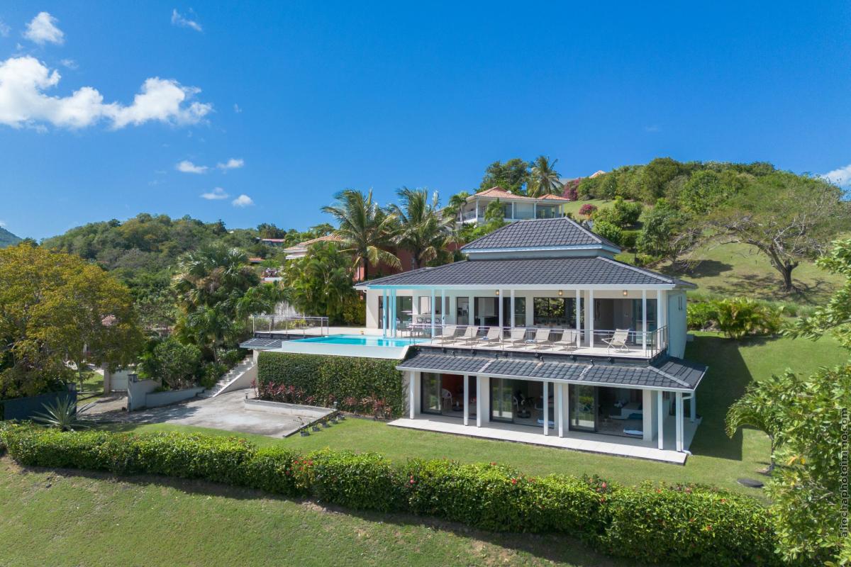 Location Villa Martinique vue de drone vue entrée